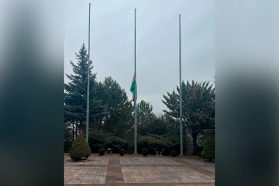 Azərbaycanın Türkiyədəki səfirliyində bayraqlar yarıya qədər endirilib