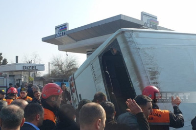Lənkəranda avtobus qəzaya düşüb, 21 nəfər xəsarət alıb