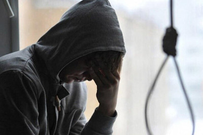 Üç uşaq atası özünü asdı