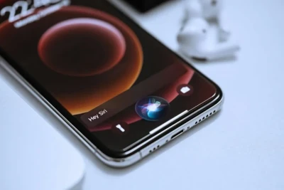 "Apple" "Siri"dən şikayət edən hər kəsə 20 dollar ödəyəcək