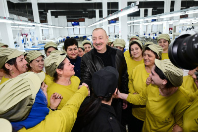 İlham Əliyev Xankəndi tikiş fabrikində olub - FOTO