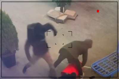 Bakıda quldurluq hadisəsini imitasiya edərək restoranın kassasını talayan şəxslər saxlanılıb - VİDEO