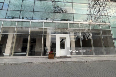 "Rus Evi"nin fəaliyyət göstərdiyi binanın üzərindəki lövhə sökülüb