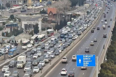 Bakının bir sıra yollarında nəqliyyatın sıxlığı yaranıb