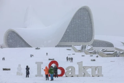 Bakı qarlı havaya hazırlaşır