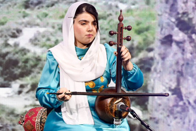 Prezidentin mükafatlandırdığı gənclər arasında o da var - FOTO