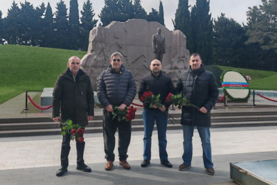 Mixael Labkovski Bakıda: Heydər Əliyevin məzarını ziyarət etdi, bu gün isə böyük görüş var