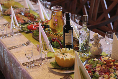 İftardan sonra spirtli içki qəbul etmək OLAR? – İlahiyyatçıdan AÇIQLAMA