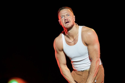 Məşhur müğənni mahnısını Aya göndərdi