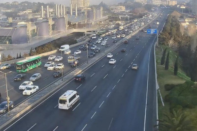 Bakının bir çox yollarında tıxac müşahidə edilir