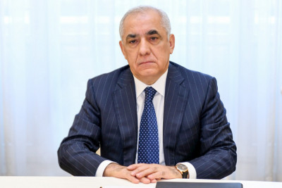 Baş nazir Əli Əsədov Neft Emalı Zavodunda yanğın baş vermiş əraziyə gəlib