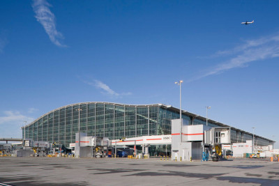 Britaniyada yarımstansiyada güclü partlayış baş verib, hava limanı bağlanıb