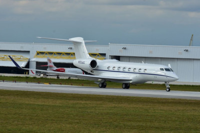 Trampın xüsusi nümayəndəsinin təyyarəsi Bakıya niyə eniş etdi?