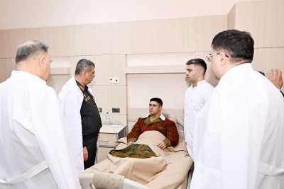 Müdafiə naziri Baş Klinik Hospitalı ziyarət edib, hərbi qulluqçuların səhhəti ilə maraqlanıb