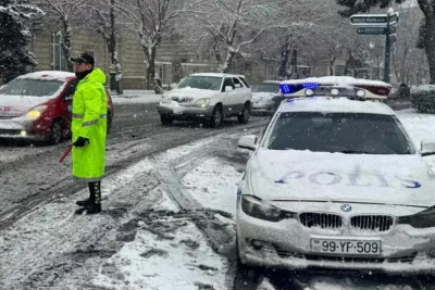 Buzlu yollarda qəza ehtimalı artıb - XƏBƏRDARLIQ