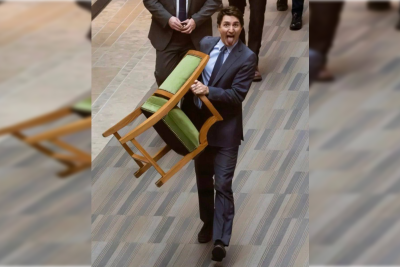 Trüdo parlamenti tərk edərkən kreslosunu da özü ilə aparıb