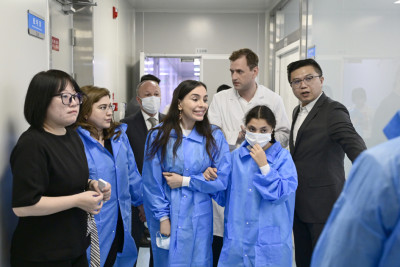 Heydər Əliyev Fondunun vitse-prezidenti Leyla Əliyeva Çin Milli İnsan Genomu Mərkəzində olub - FOTO