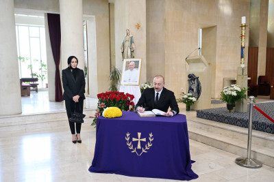 Prezident İlham Əliyev Bakıdakı Müqəddəs Məryəm Ana kilsəsində olub, Roma Papası Fransiskin vəfatı ilə əlaqədar başsağlığı verib - YENİLƏNİB