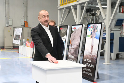 Prezident İlham Əliyev Sumqayıt Kimya Sənaye Parkında bir sıra müəssisələrin açılışını edib