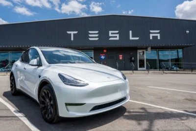 Tesla-nın satışları son 3 ilin ən aşağı səviyyəsinə düşüb