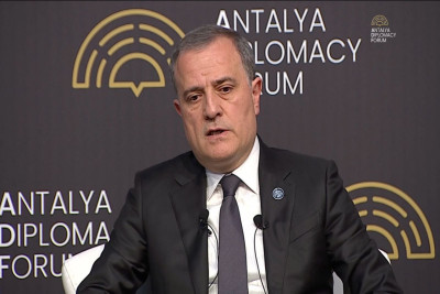 Ceyhun Bayramov: “Biz sülh sazişinə köklənsək də, Ermənistan Konstitusiyasında ziddiyyətli məqamlar var”