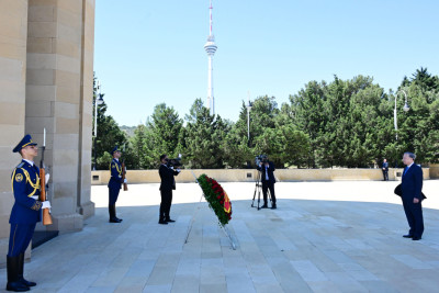 Vyetnam Kommunist Partiyası Mərkəzi Komitəsinin Baş katibi Şəhidlər xiyabanını ziyarət edib