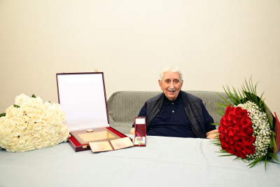 Xalq artisti Arif Babayevə Heydər Əliyev Mükafatı təqdim olunub