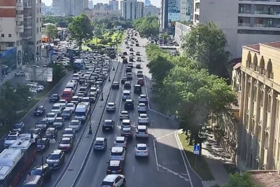 Bakının bir sıra yollarında tıxac yaranıb