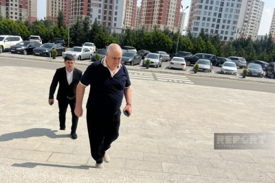 Şərurlu İsfəndiyar barəsindəki şikayətlə bağlı məhkəməyə gəlib