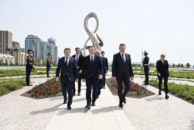 Belarusun Baş naziri Zəfər parkını ziyarət edib