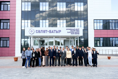 İƏT Ölkələri Gənc Sahibkarlarının 11-ci Beynəlxalq Forumu Kazanda öz işinə başlayıb - FOTO