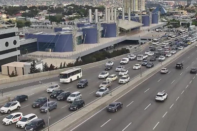 Bakının yollarında tıxac müşahidə edilir – SİYAHI
