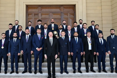 Prezident İlham Əliyev Azərbaycan millisinin üzvlərini qəbul edib