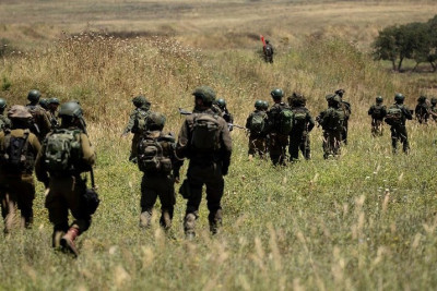 İsrail on minlərlə ehtiyatda olan hərbçini xidmətə çağırır