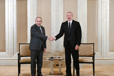 Əbu-Dabidə Prezident İlham Əliyevin Ermənistanın Baş naziri Nikol Paşinyanla görüşü başlayıb
