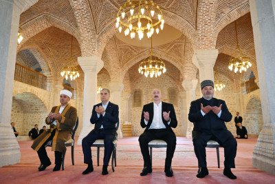 Azərbaycan Prezidenti və Türkmənistan Xalq Məsləhətinin sədri Şuşada Yuxarı Gövhər Ağa məscidini ziyarət ediblər