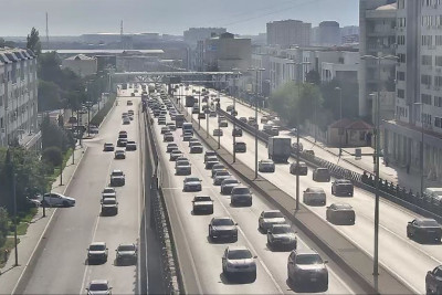 Bakının bir sıra yollarında tıxac yaranıb