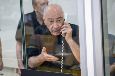 Ermənistan silahlı qüvvələrinin hücumları nəticəsində doğmaları öldürülmüş, yaralanmış, mina qurbanı olmuş, əsirlikdə və girovluqda işgəncələrə məruz qalmış şəxslər məhkəmədə ifadə veriblər