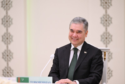 Azərbaycan Prezidenti İlham Əliyevin Türkmənistan Xalq Məsləhətinin sədri ilə geniş tərkibdə görüşü başlayıb