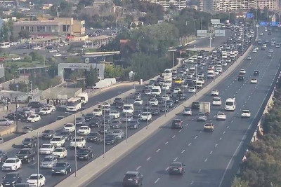 Bakının bir sıra yollarında nəqliyyatın hərəkəti çətinləşib