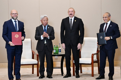 Prezident İlham Əliyev Tiencində Asiya İnfrastruktur İnvestisiya Bankının prezidenti ilə görüşüb