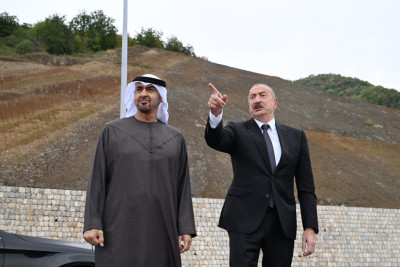 Azərbaycan və Birləşmiş Ərəb Əmirliklərinin prezidentləri Şuşa rayonunun Daşaltı kəndinin fonunda şəkil çəkdiriblər