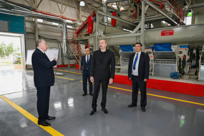 Prezident İlham Əliyev Sabirabadda pambıq emalı zavodunun fəaliyyəti ilə tanış olub