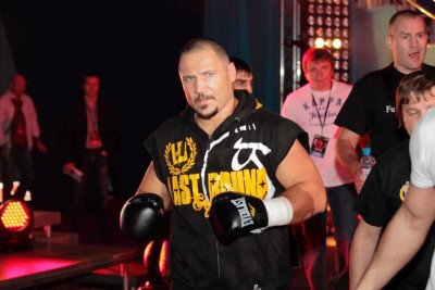 “Çempionluq kəməri uğrunda döyüşməyi planlaşdırıram” - 51 yaşlı “Bürünc Əli”nin MÜSAHİBƏSİ + VİDEO