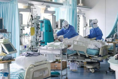 COVID-19-la bağlı tibb işçilərinin əməkhaqlarına əlavənin müddəti artırıldı