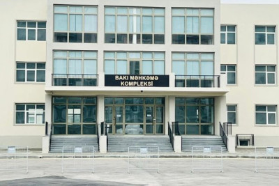 Ermənistan silahlı qüvvələrinin Azərbaycanın vaxtilə işğal altında olmuş ərazilərində icra edilməsi məqsədilə verdiyi əmrlərin şəkilləri məhkəmədə nümayiş etdirilib