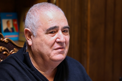 "Şərurlu İsfəndiyar" məhkəmədə: Möhtərəm hakim, sizdən narazıyam, 75 yaşlı kişini yollarda əsir etmisiniz