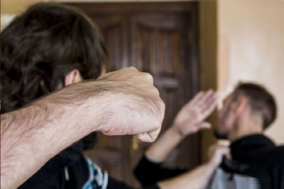 Bakıda kişi onunla kobud danışan bacısı qızının ərini döydü - HÖKM