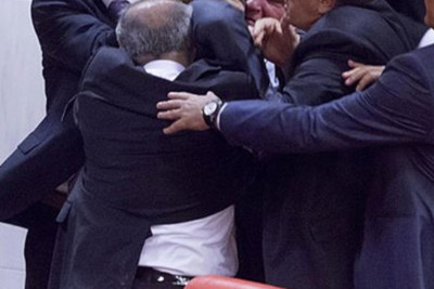 İcra Hakimiyyətindəki qəbulda qalmaqal - Vəzifəli şəxs başçının müavininə hücum etdi