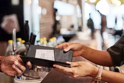 Türkiyədə restoranlarda servis haqqı qadağan edilib